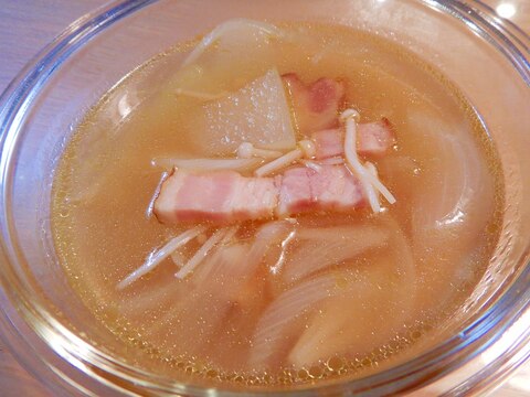 冬瓜と厚切りベーコンのスープ